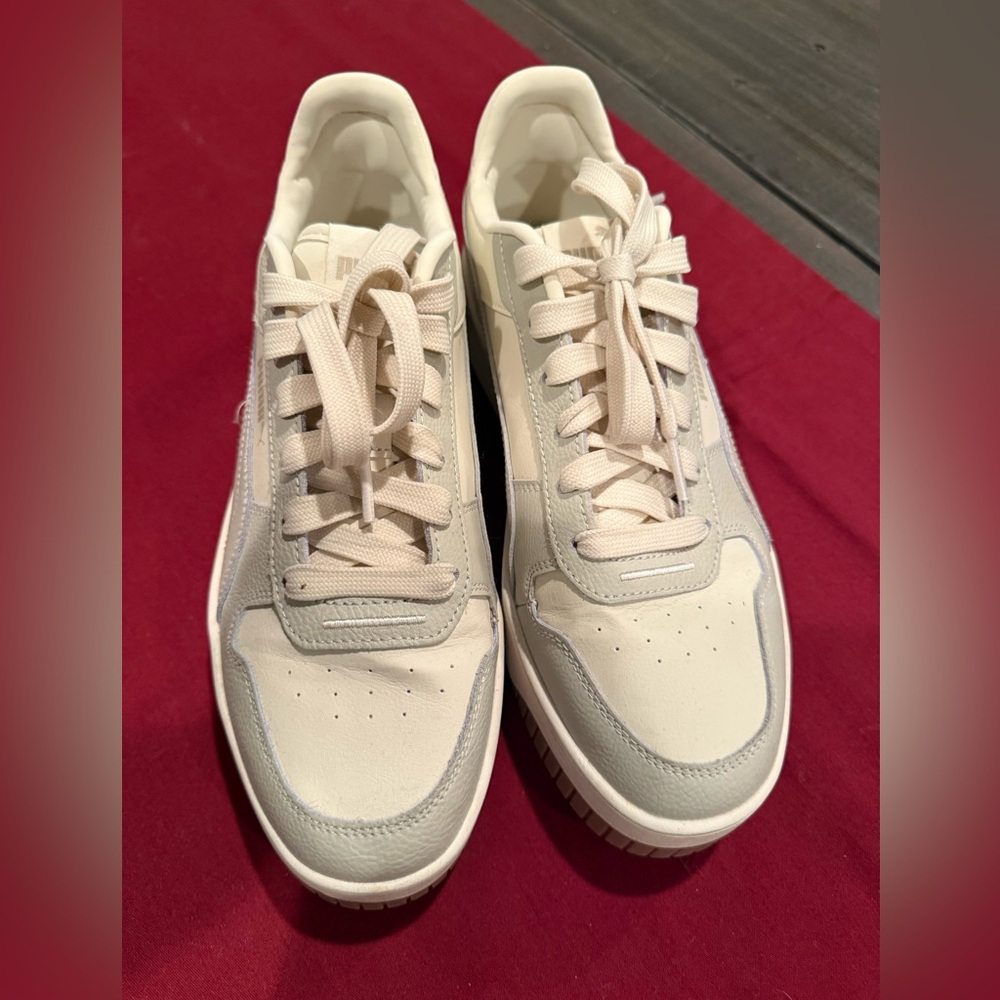 Stylish White and Gray Sneakers puma size 9.5